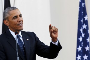 Obama in Kenya says country at 'crossroads'
