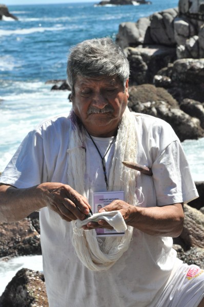 Habacuc Avendaño rubs the liquid from a purple sea snail onto threads of white cotton, which will eventually turn royal purple after drying in the sun. Image courtesy of Mexican Dreamweavers