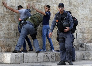 Israel approves 'stop and frisk' policy amid new violence