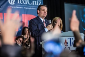 Cruz tops Trump in Iowa; Clinton, Sanders in virtual tie