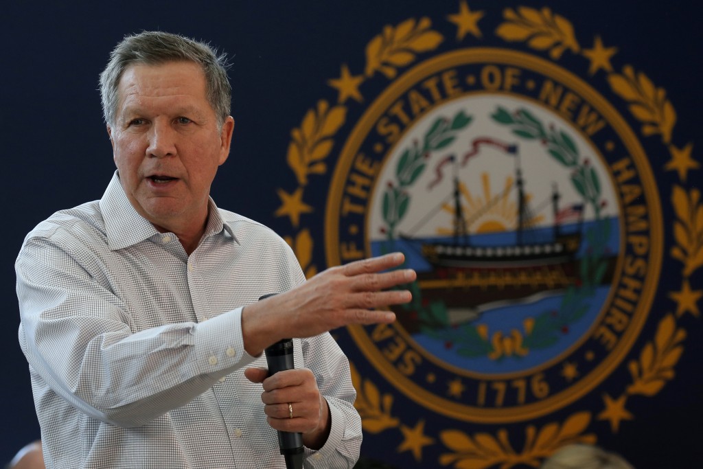 U.S. Republican presidential candidate John Kasich speaks to voters during a campaign town hall in Nashua, New Hampshire, February 7, 2016. Mike Segar/Reuters 