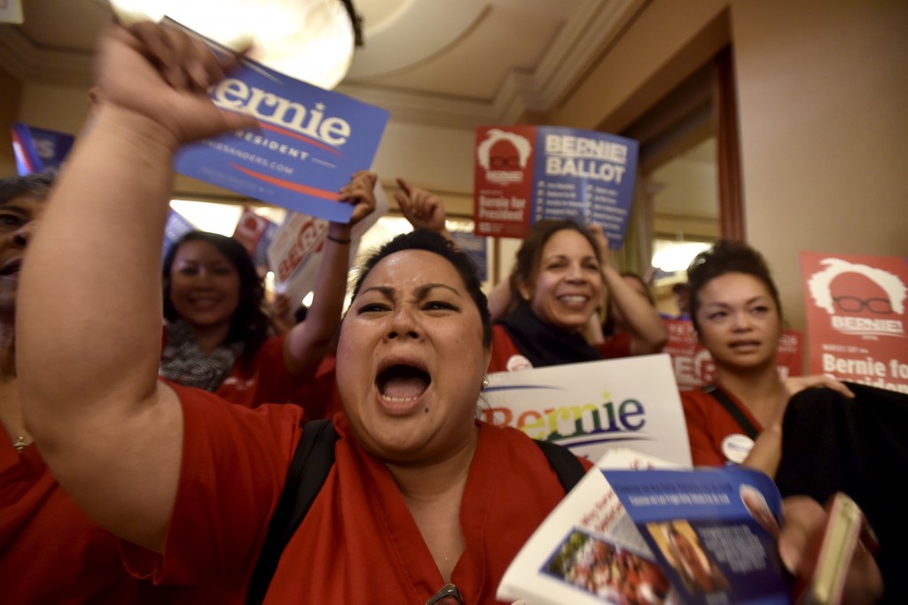 Supporters cheer for their respective Democratic candidate outside a caucus location at Caesars Palace in Las Vegas, Nevada February 20, 2016. REUTERS/David Becker - RTX27UKR