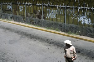 Trump's wall plan draws mixed reactions on the border