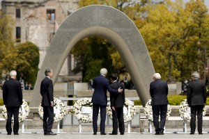 Kerry makes gut-wrenching visit to Hiroshima site of atomic bomb