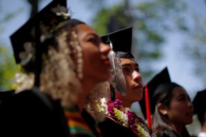 Column: The 5 best pieces of advice from 2016 commencement speeches