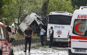Car bomb strikes police vehicle in Turkey