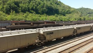 Coal trains approach Norfolk Southern's Williamson rail yard in Williamson, West Virginia at the border of Pike County, Kentucky May 13, 2015. Photo by Valerie Volcovici/REUTERS