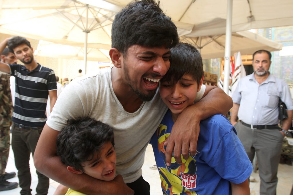 Mourners react during a funeral of a victim who was killed in a suicide car bomb in the Karrada shopping area in Baghdad, during the funeral in Najaf, south of Baghdad, Iraq, July 3, 2016. Photo By Alaa Al-Marjani/Reuters 