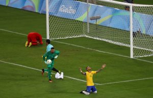 Olympic highlights from Day 15: Soccer victory for Brazil, repeat for U.S. and Farah