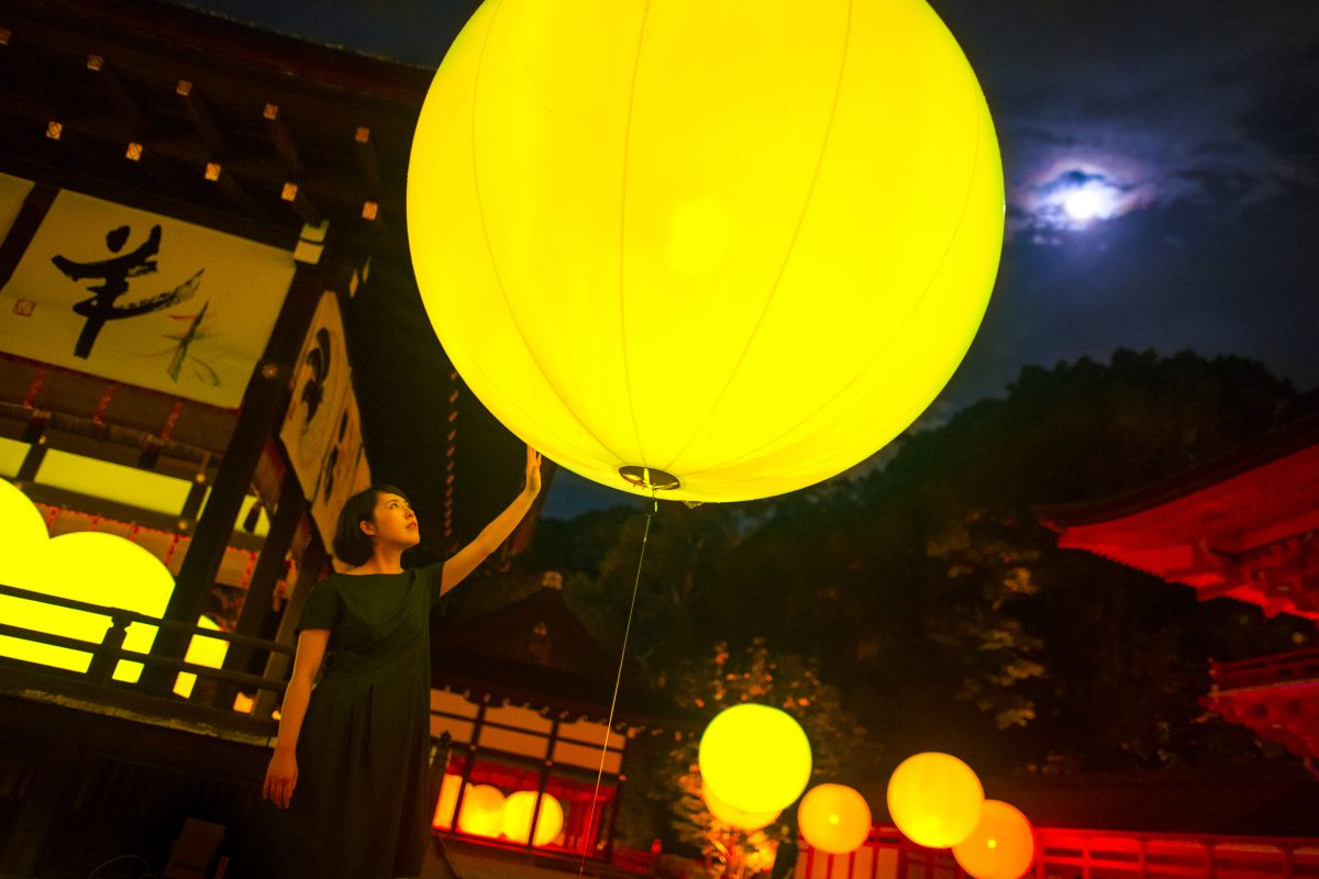 Light show turns primeval Kyoto forest, shrine into a kaleidoscope | PBS  News Weekend