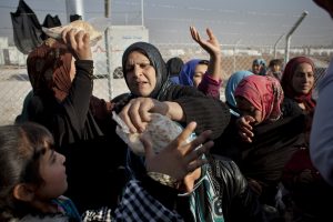 Iraqis fleeing ISIS violence face hunger, explosives hidden in their homes