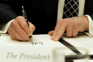 U.S. President Donald Trump signs an executive order during a roundtable discussion with farmers at the White House in Washington, U.S. April 25, 2017. REUTERS/Yuri Gripas - RTS13WDO
