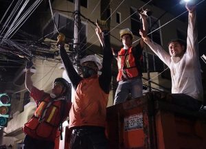Watch in 360: Rescuers search for survivors in collapsed apartment building in Mexico City