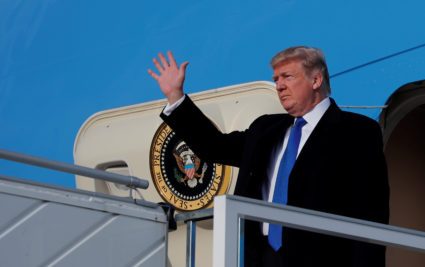 U.S. President Donald Trump waves as he arrives in Zurich, Switzerland January 25, 2018. REUTERS/Carlos Barria - RC1896EFF3C0