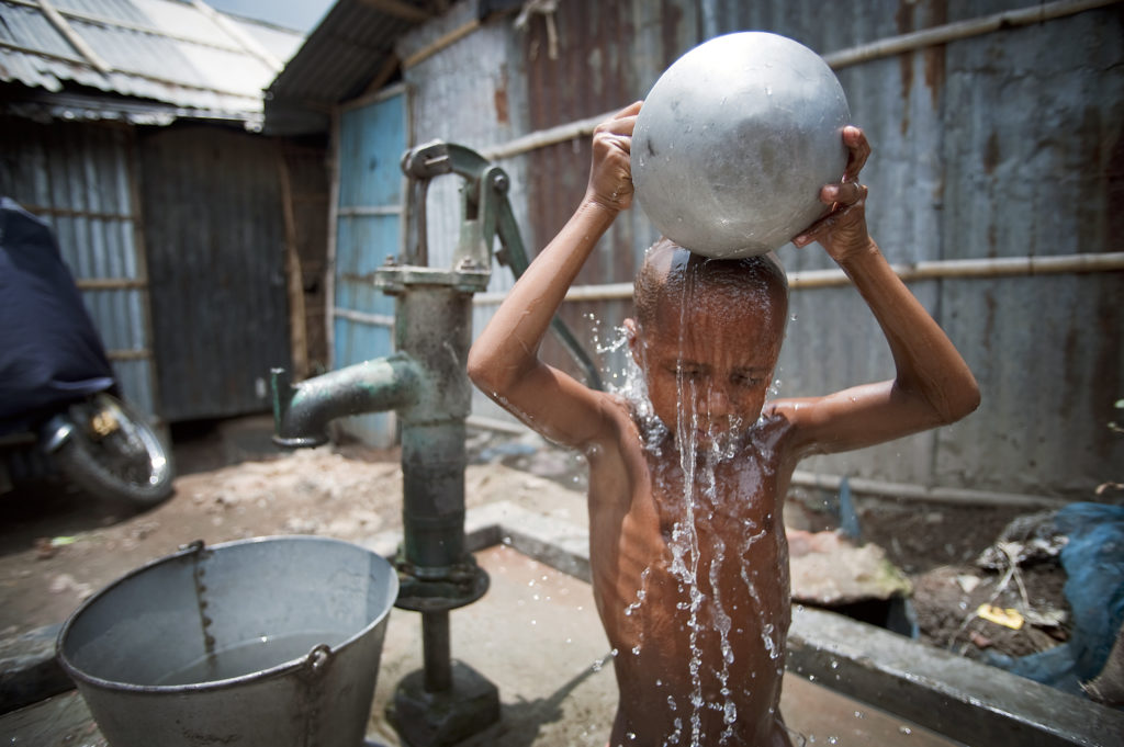 A child washes himself in Kallyanpur, a neighborhood in Bangladesh’s capital, Dhaka. U.N. photo by Kibae Park