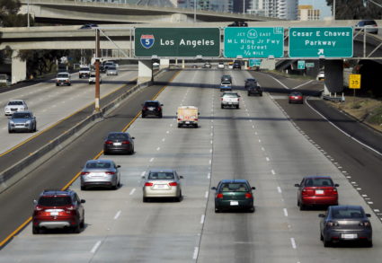 Cars travel north towards Los Angeles on interstate highway 5 in San Diego, California February 10, 2016. Picture taken February 10. To match Insight AUTOS-AUTONOMOUS/INFRASTRUCTURE REUTERS/Mike Blake - GF10000365352