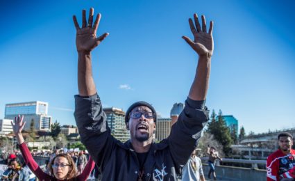 News Wrap: Gunman in Southern France takes hostages, attacks police