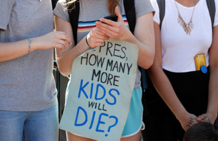 Students who walked out of their Montgomery County, Maryland, schools protest against gun violence in front of the White House in Washington, U.S., February 21, 2018. REUTERS/Kevin Lamarque - RC146C9EA030