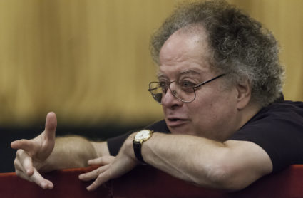 American conductor James Levine gives notes to his staff during a break in the final dress rehearsal before the season premiere of the Metropolitan Opera/Franco Zefferelli production of 'Falstaff' (by Giuseppe Verdi) at the Metropolitan Opera House, Lincoln Center, New York, New York, September 19, 2008. (Photo by Jack Vartoogian/Getty Images)
