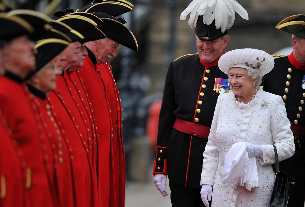 Queen Elizabeth is greeted by Chelsea Pensioners as she arrives at Chelsea Pier on the River Thames, in London June 3, 2012. Britain's Queen Elizabeth joined an armada of 1,000 boats in a gilded royal barge, in a pageant down the River Thames on Sunday in a spectacular highlight of four days of nationwide celebrations to mark her Diamond Jubilee. Photo by Bethany Clarke/Pool via Reuters