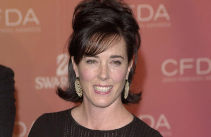 FILE PHOTO: Kate Spade arrives at the Council of Fashion Designers of America awards in New York on June 2, 2003, at the New York Public Library. REUTERS/Chip East/File Photo - RC161008A670