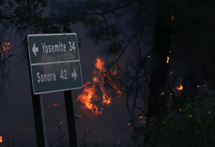 Deadly fire shuts down key route to Yosemite National Park