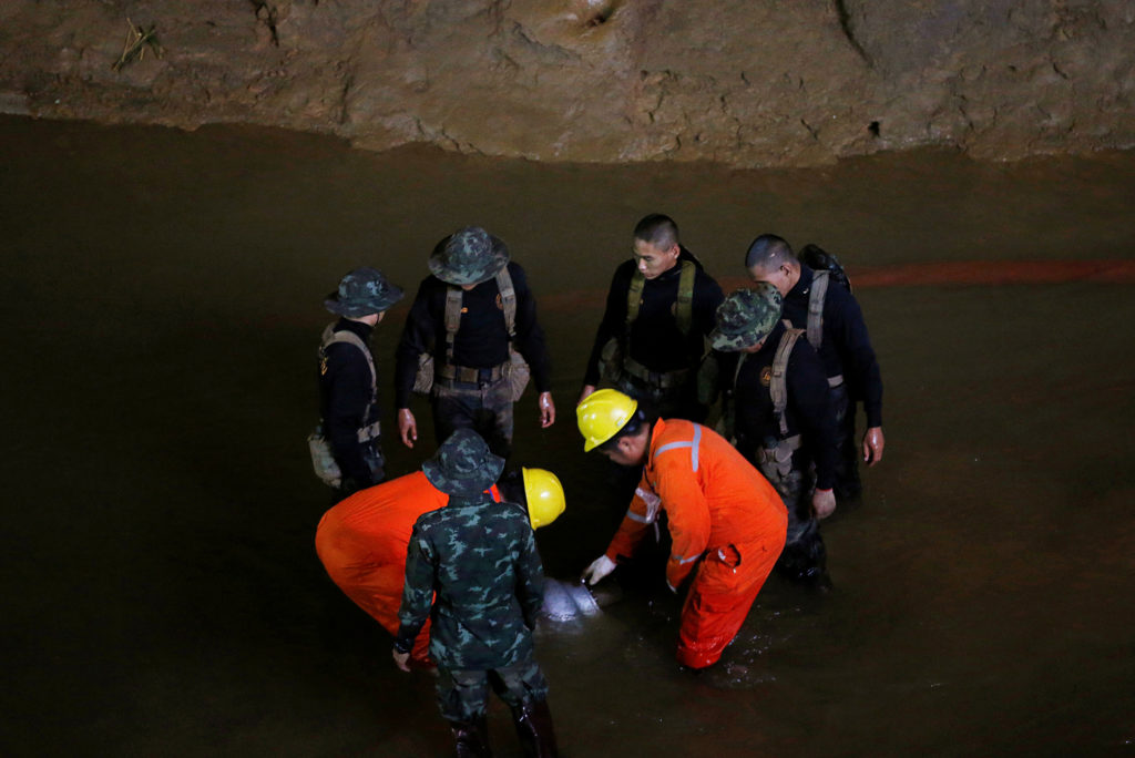 Soldiers and rescue workers work in Tham Luang cave complex, as an ongoing search for members of an under-16 soccer team and their coach continues, in the northern province of Chiang Rai, Thailand, July 1, 2018. Photo by Soe Zeya /Reuters