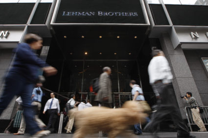 People walk past the Lehman Brothers headquarters in New York, September 16, 2008. REUTERS/Chip East