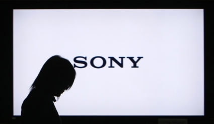 A woman walks past a Sony Corp flat-screen TV at the company's headquarters in Tokyo January 22, 2009. Sony Corp warned on Thursday it would post a $2.9 billion annual operating loss -- its biggest loss ever -- due to sliding demand, a stronger yen and costs to restructure its ailing electronics operations. REUTERS/Toru Hanai (JAPAN)