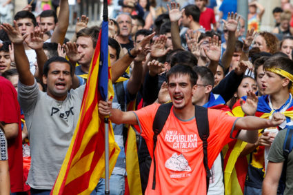 Students raise their arms during a demonstration marking the first anniversary of Catalonia's banned independence referendum in Barcelona, Spain, October 1, 2018. REUTERS/Enrique Calvo