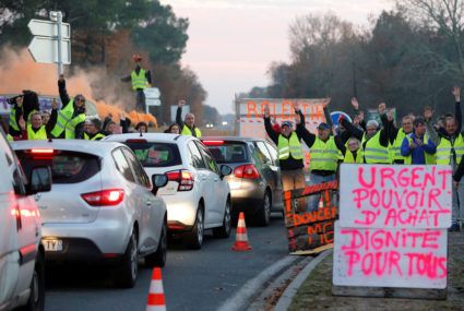 Macron scraps French fuel tax hike amid violent 'yellow vest' demonstrations