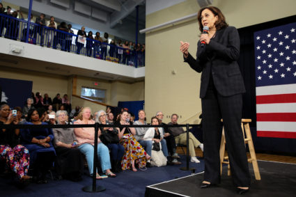 U.S. Senator and Democratic presidential hopeful Kamala Harris campaigns at a town hall in North Charleston, South Carolina, U.S., February 15, 2019. REUTERS/Elijah Nouvelage - RC1B5D3C87D0