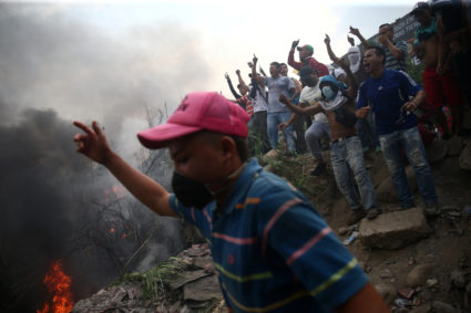 Maduro&rsquo;s opponents brave tear gas in push to deliver aid