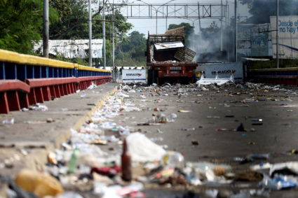 A burnt truck, that was used to transport humanitarian aid, is seen on the Francisco de Paula Santander cross-border bridge between Colombia and Venezuela, after clashes with opposition supporters and Venezuela's security forces, in Cucuta, Colombia February 24, 2019. Photo by Edgard Garrido/Reuters