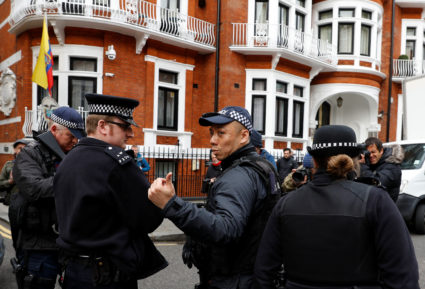 UK police outside Ecuador embassy amid WikiLeaks tweets