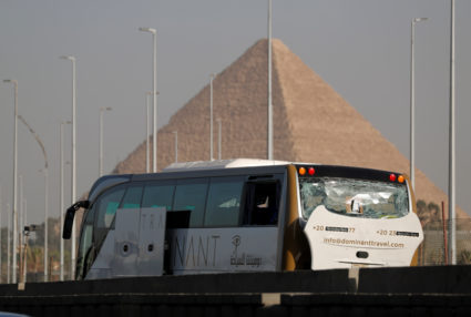 Bomb hits tourist bus near Egypt&rsquo;s Giza Pyramids, wounds 17