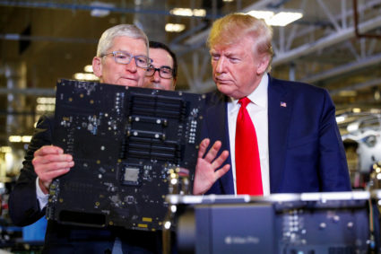 Away from Washington, Trump praises Apple&rsquo;s Texas expansion