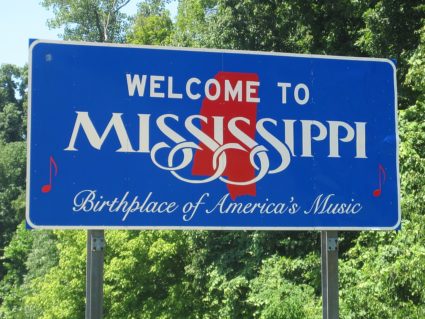 Welcome to Mississippi sign on US 61. Photo by Thomas R Machnitzki via Wikimedia Commons