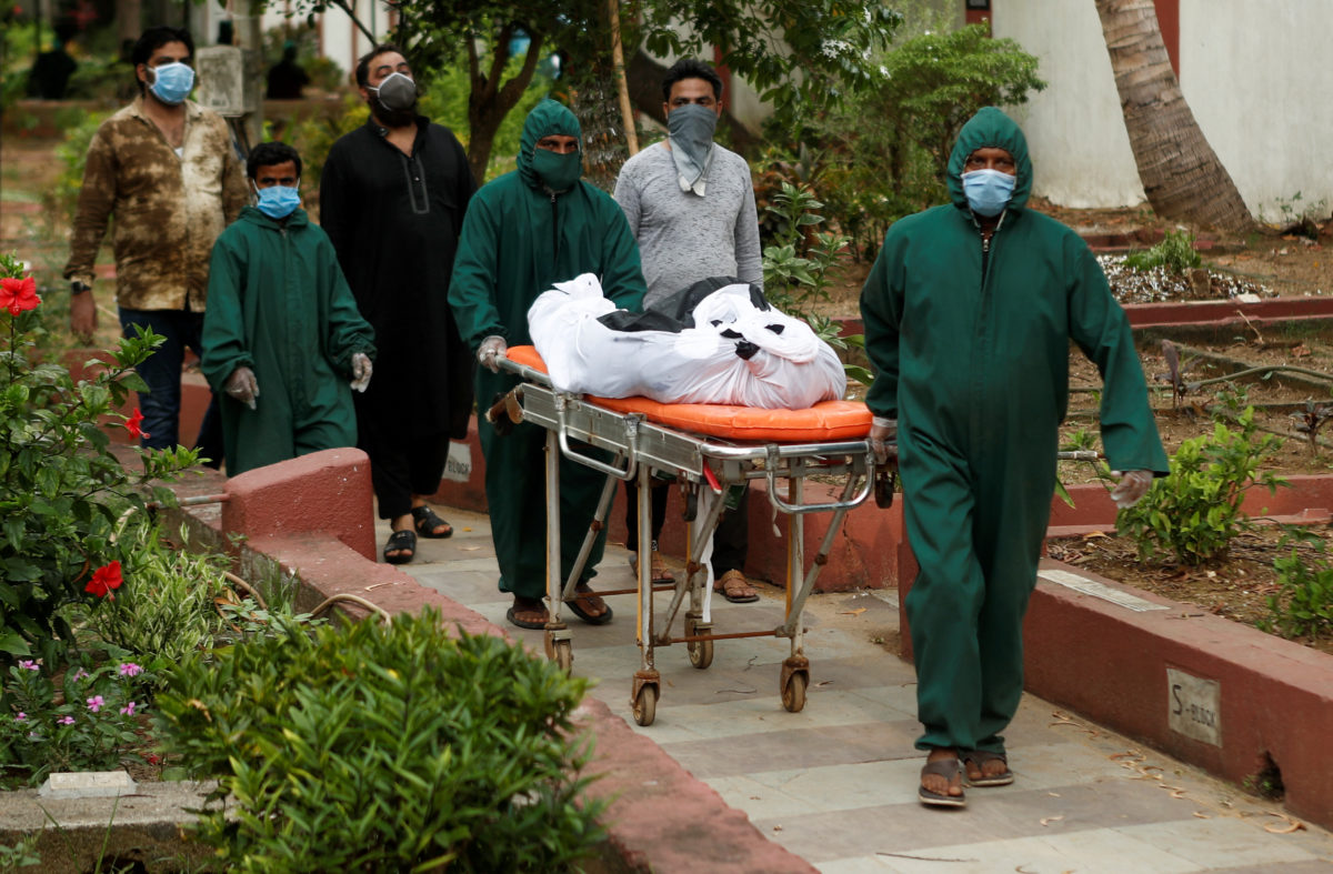 Indian Capital S Crematoriums Overwhelmed With Virus Dead Pbs