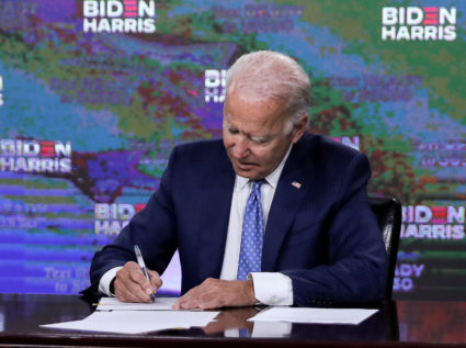 Major U.S. postal workers union endorses Biden for president