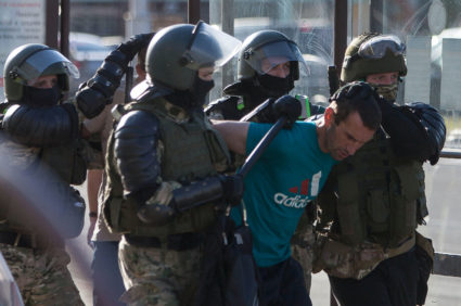 News Wrap: Thousands detained in Belarus as post-election protests continue