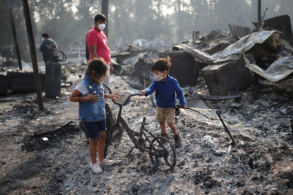Better weather aids battle against deadly Western wildfires