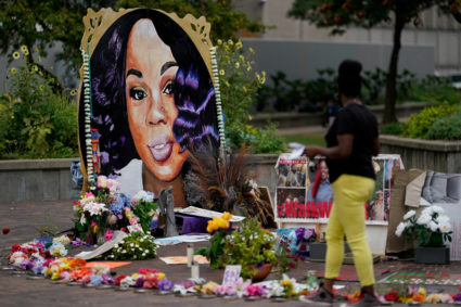 A woman visits the memorial for Breonna Taylor in Louisville, Kentucky. Photo by Bryan Woolston/Reuters