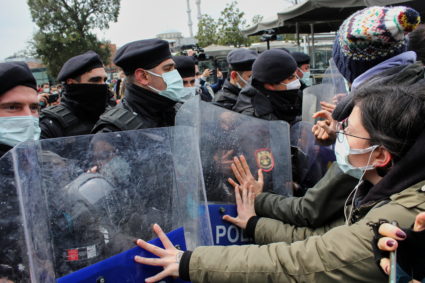Turkey detains students and supporters over LGBTQ flags