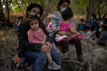 US waives FBI checks on caregivers at new migrant facilities