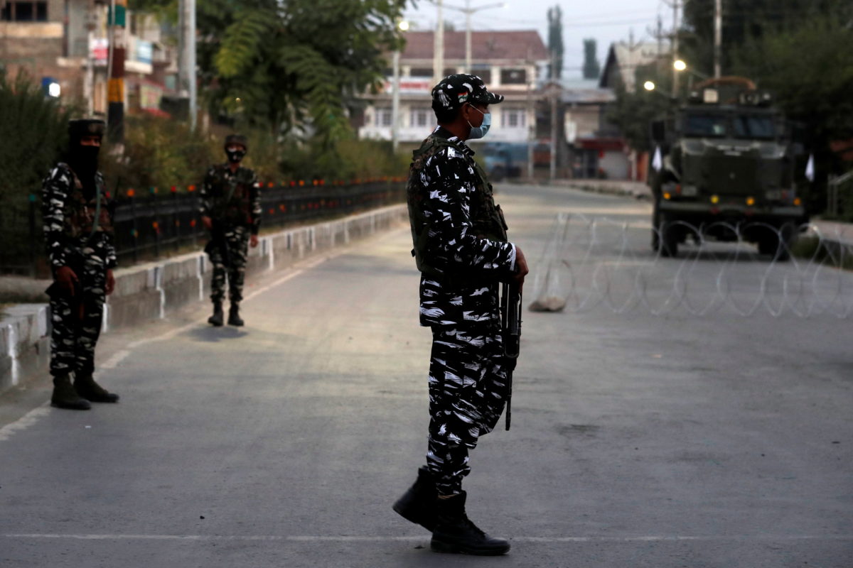 5 Indian soldiers killed in gunfight with militants in Kashmir | PBS ...