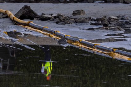 California oil spill comes ashore in Huntington Beach