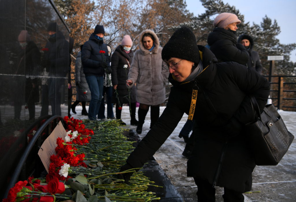 People lay flowers at the monument "In Memory of Kuzbass Miners" to pay tribute to the miners and rescuers killed in an ac...