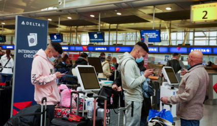 Flights canceled during the spread of the Omicron coronavirus variant on Christmas Eve in Queens, New York City