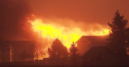 Wind-driven Colorado grass fire destroys hundreds of homes, displaces thousands
